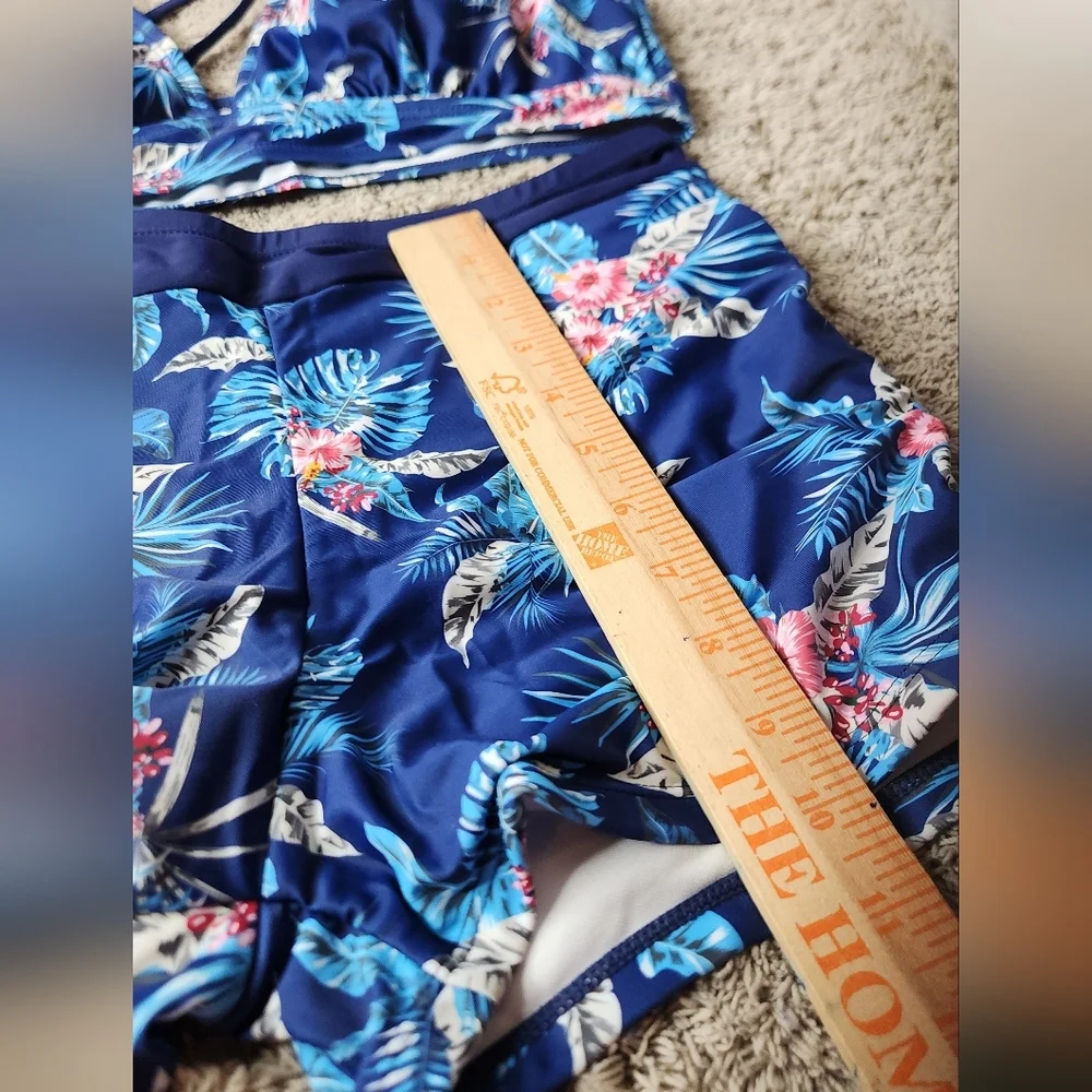 Women's Two Piece Tankini Swim Top With Swim Shorts With Ties - Yonique - L